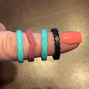 4 Qalo Silicone Rings